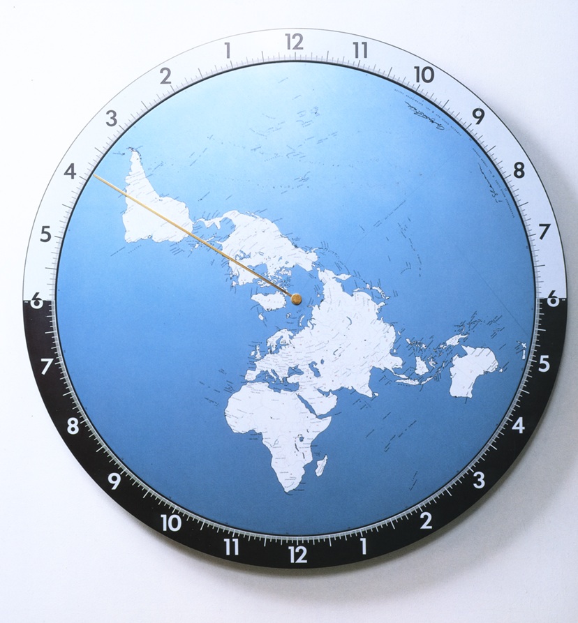 A synchronous world clock: north-polar map rotating counterclockwise against a fixed 24-hour ring